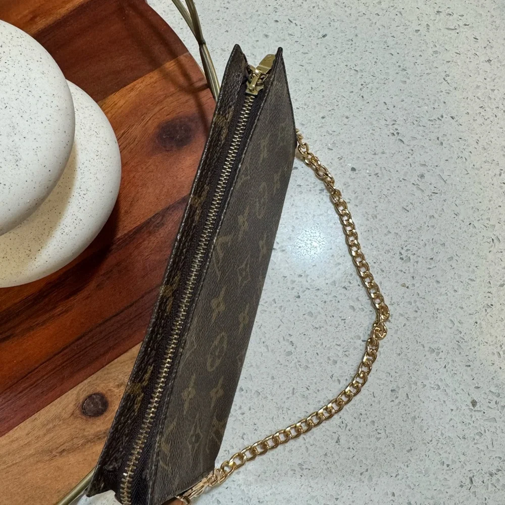 SOLD 🛑 Louis Vuitton LV Authentic Vintage Pouch - Picture 4 of 8